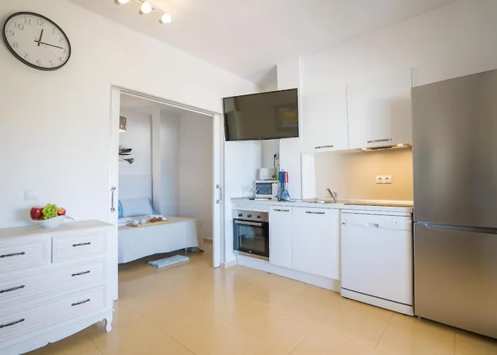 Orlando Complex 85 Sea View Apartman *